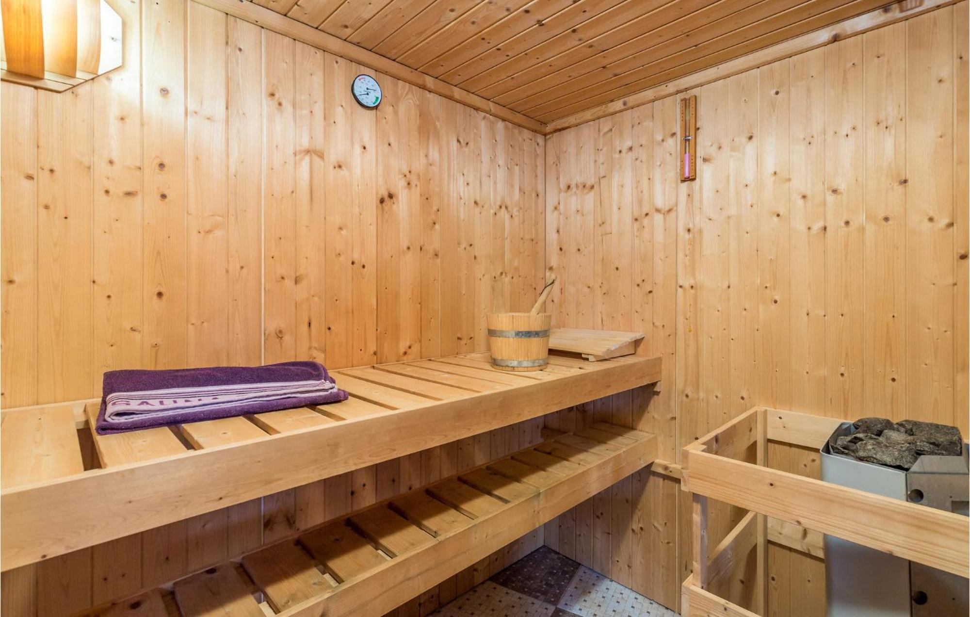 Gorgeous Home In Zgaljici With Sauna Exteriör bild